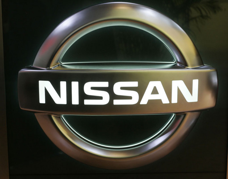 Кисточка с краской для ремонта сколов и царапин для автомобилей NISSAN / НИССАН все цвета